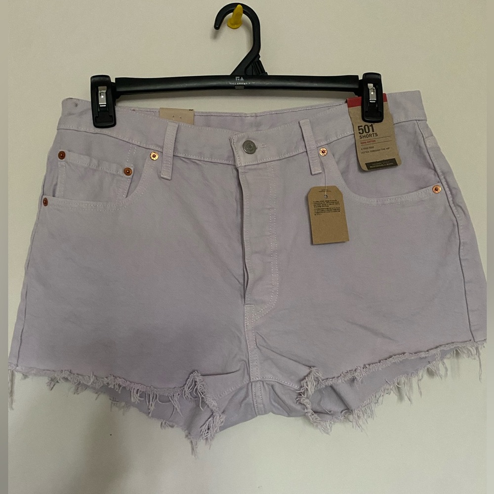 Levi’s 501 Shorts A High Rise Fitted Through The Hip 100% Cotton Size 33 NWT